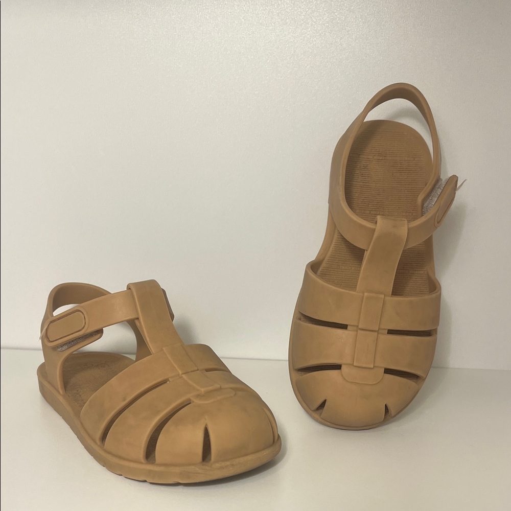 ZARA Rubberized Fisherman’s Sandal